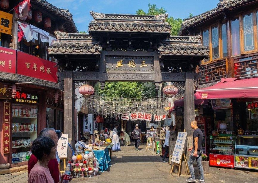 美国约70家公司正在发展先进核反应堆，其中六七家已与监管机构合作